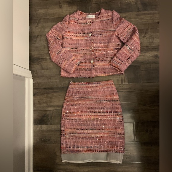 "Chanel-vibe" suit barbiecore - Picture 3 of 16